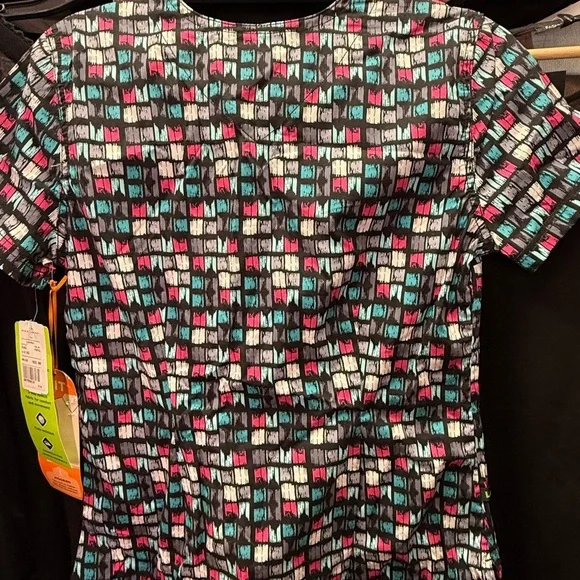 NEW- Labdu Women’s Colorful Patterned Scrub Top Pro Flex  Sz XS - Picture 8 of 11